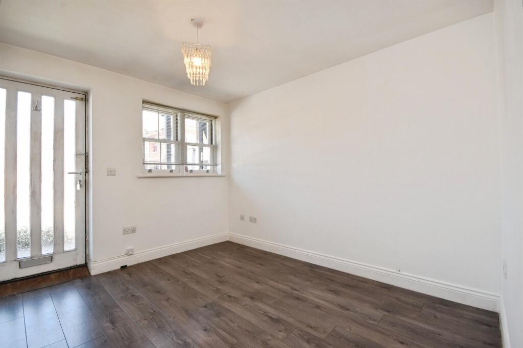 Apartment in Braintree, Essex - View 2