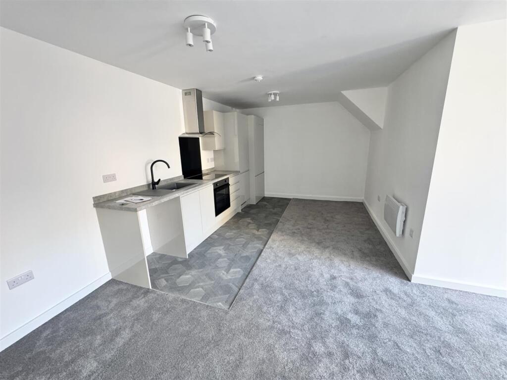 Apartment in Nottingham - View 3