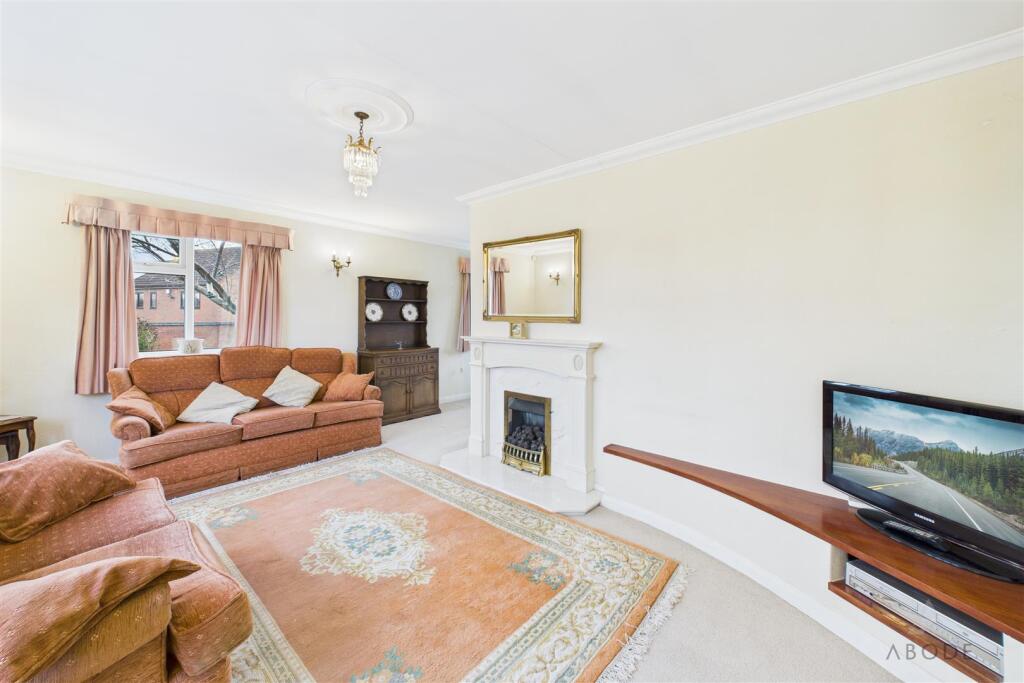Britannia Drive, Stretton, Burton-On-Trent photo 3