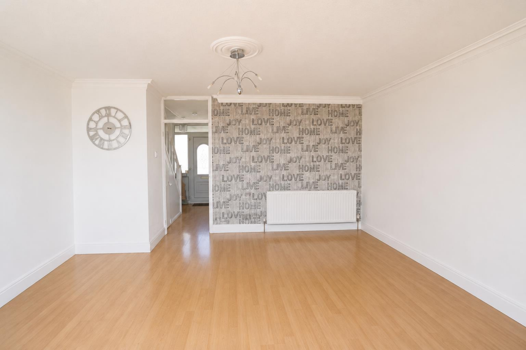 Apartment in Southend-on-Sea - View 3