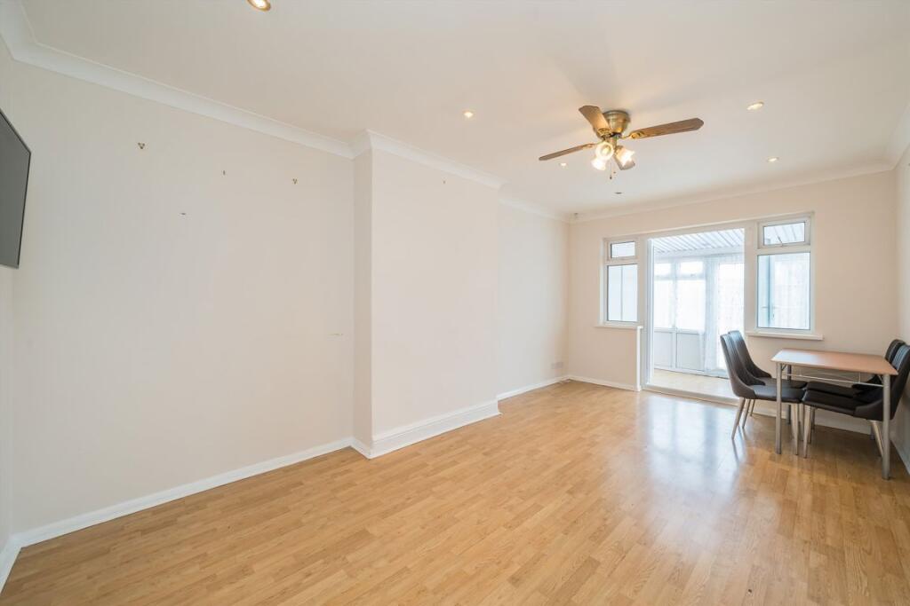 Ashton Gardens, Hounslow photo 2