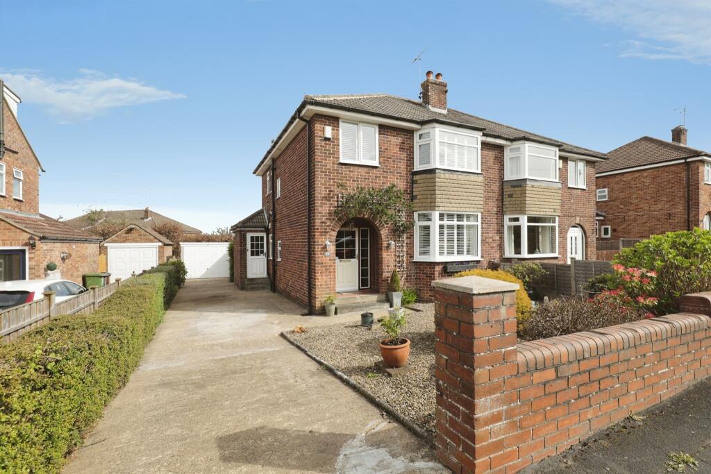 Main image of property: Primley Park Lane, Leeds