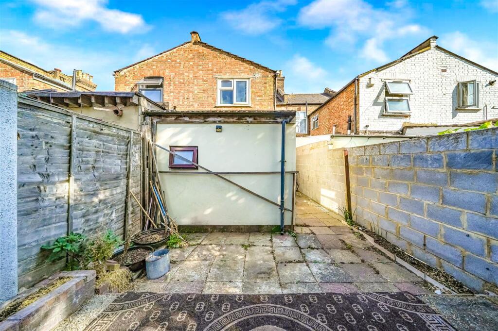 House in London, Upton Park - View 5