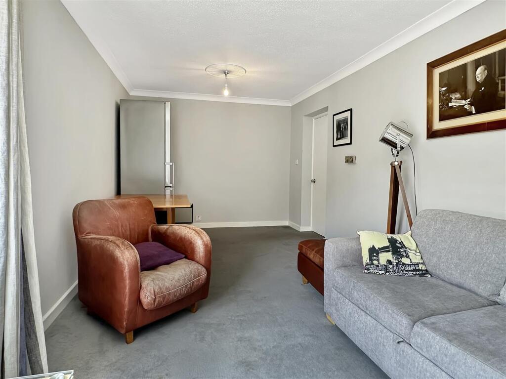 Apartment in Cambridge, Petersfield - View 3