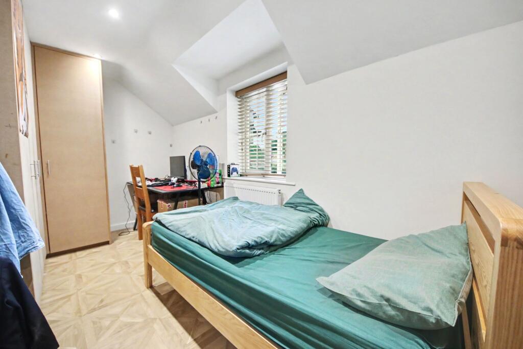House in Southampton - More