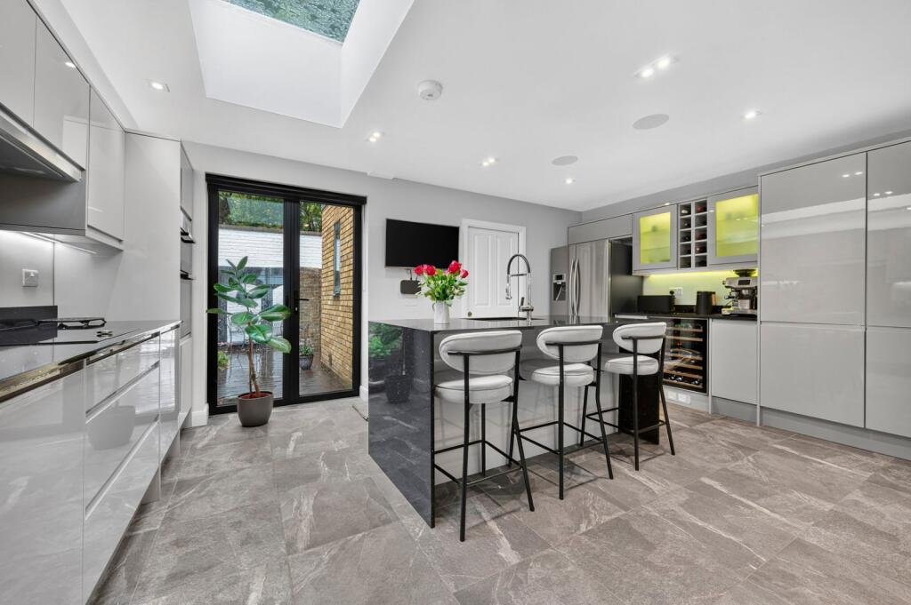 House in London - View 3