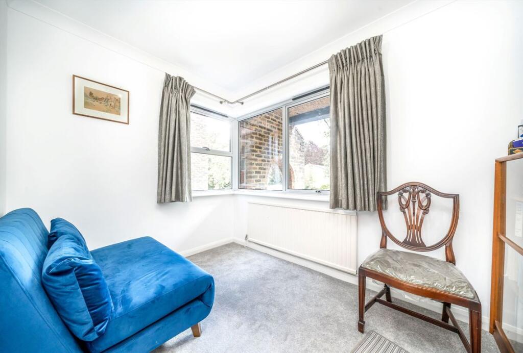 Apartment in Weybridge - More