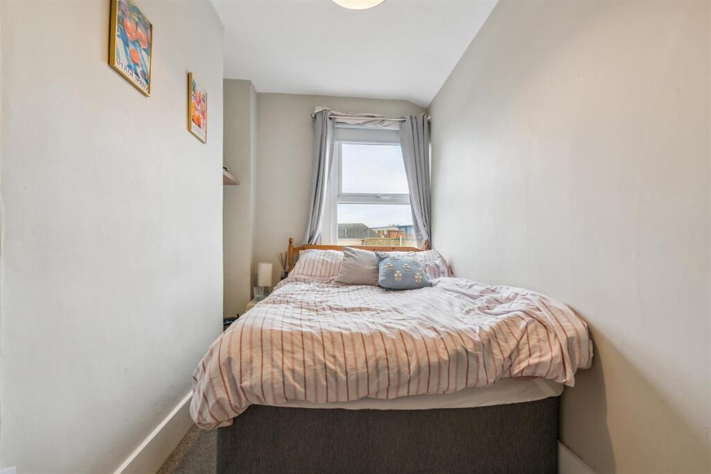 Apartment in London - More
