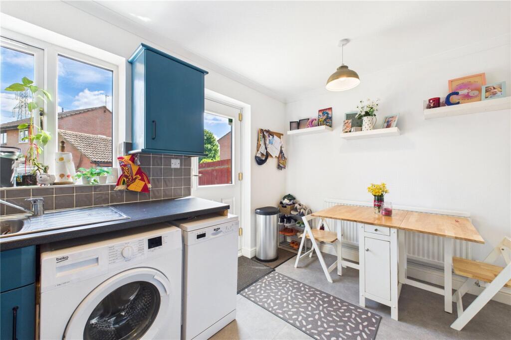 Woodfield Way, Theale, Reading, Berkshire, RG7 photo 4