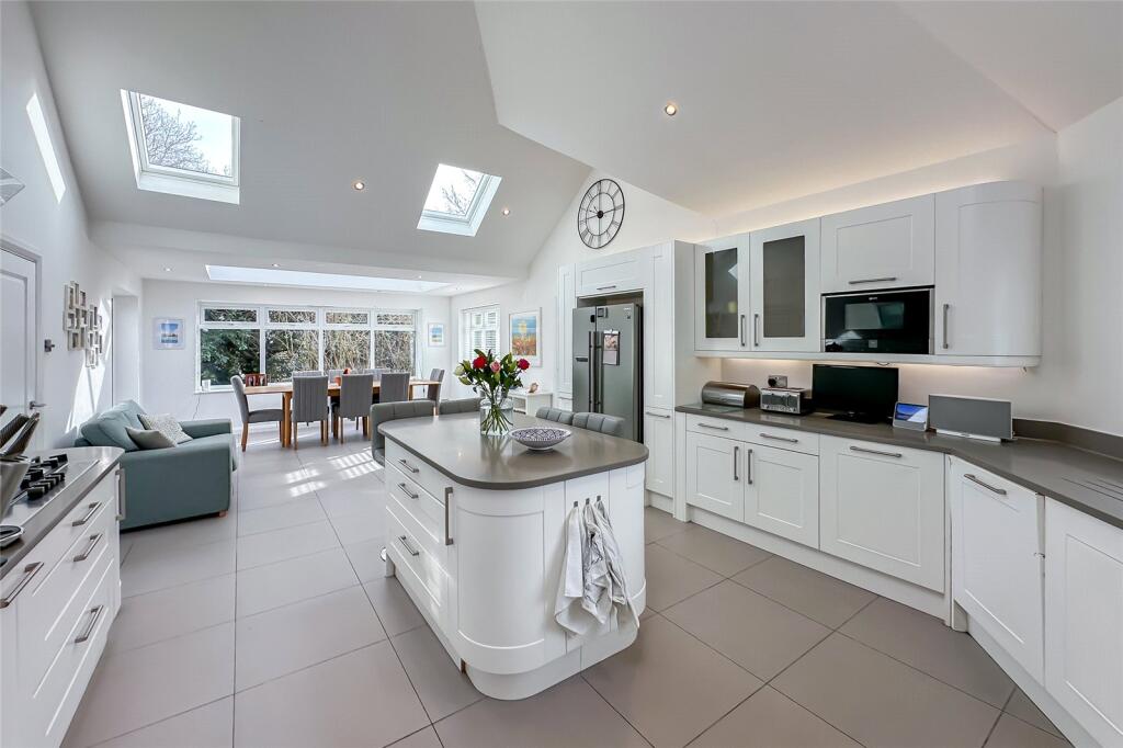 Skys Wood Road, St. Albans, Hertfordshire, AL4 photo 4