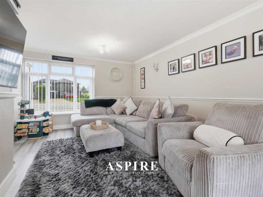 The Knares, Lee Chapel South, SS16 5 photo 3