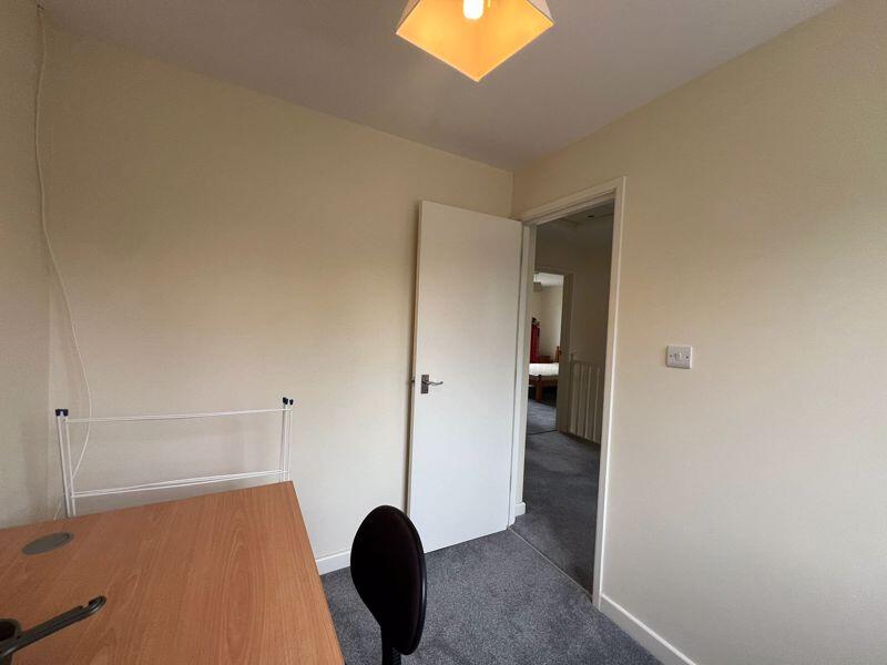 5 bedroom detached house for rent