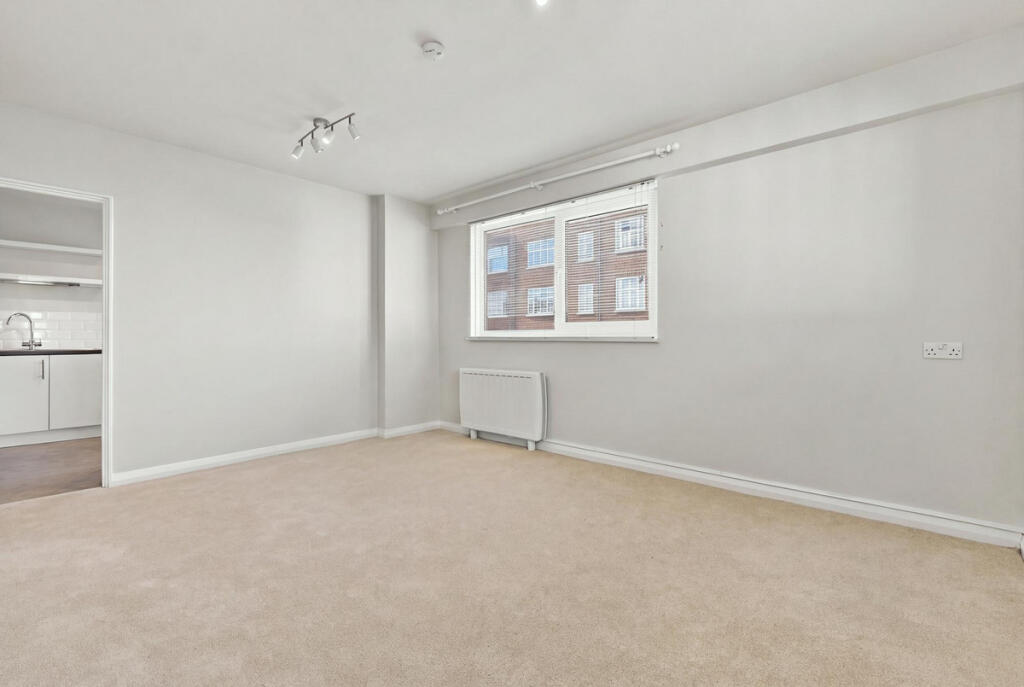 Apartment in Southend-on-Sea, Leigh-on-Sea - View 5