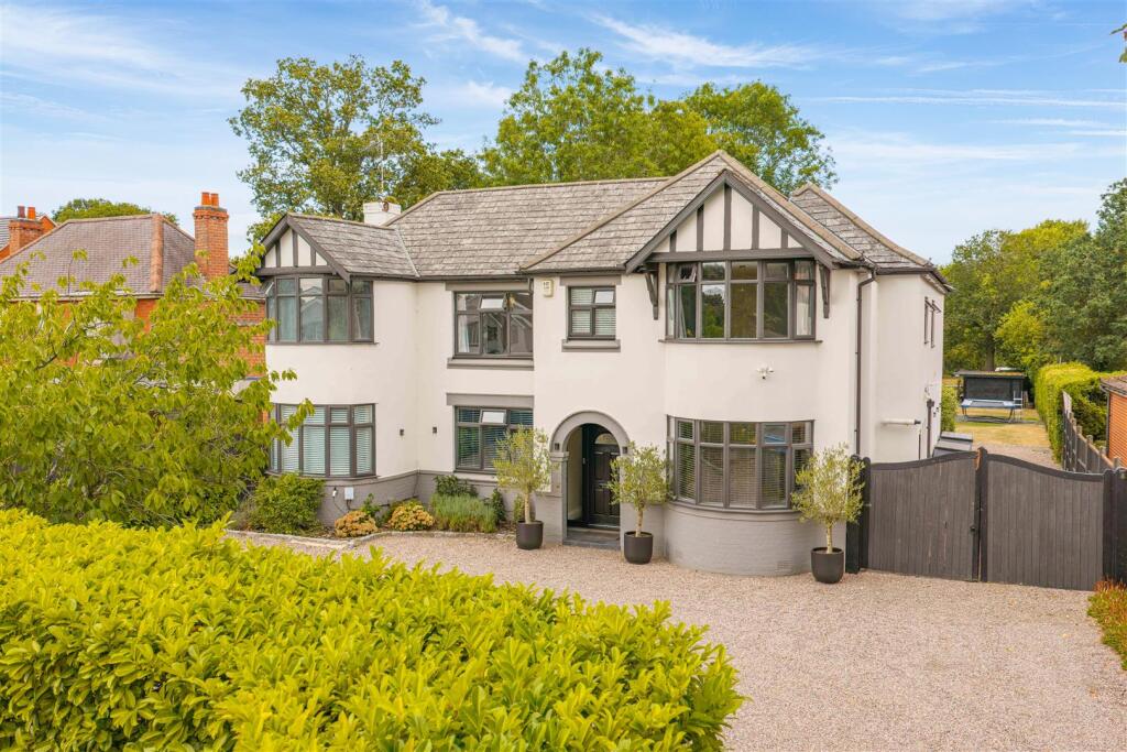 Main image of property: Rugby Road, Binley Woods