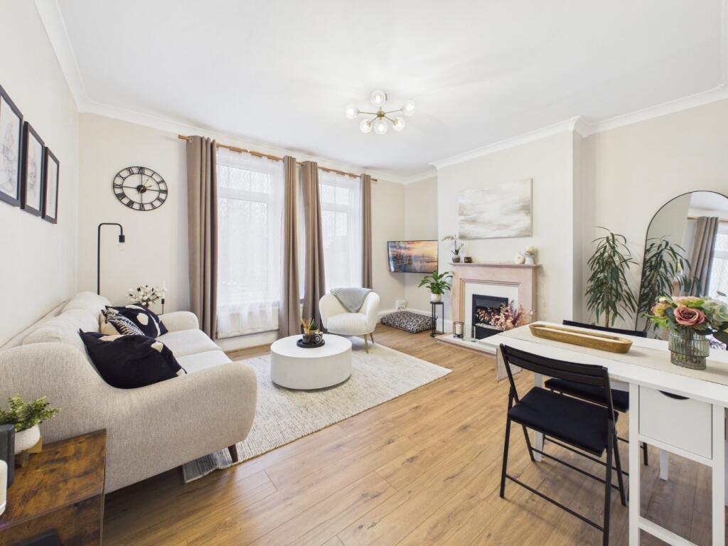 1-bed flat on 77 Widmore Road, Bromley, Kent, BR1, £300,000