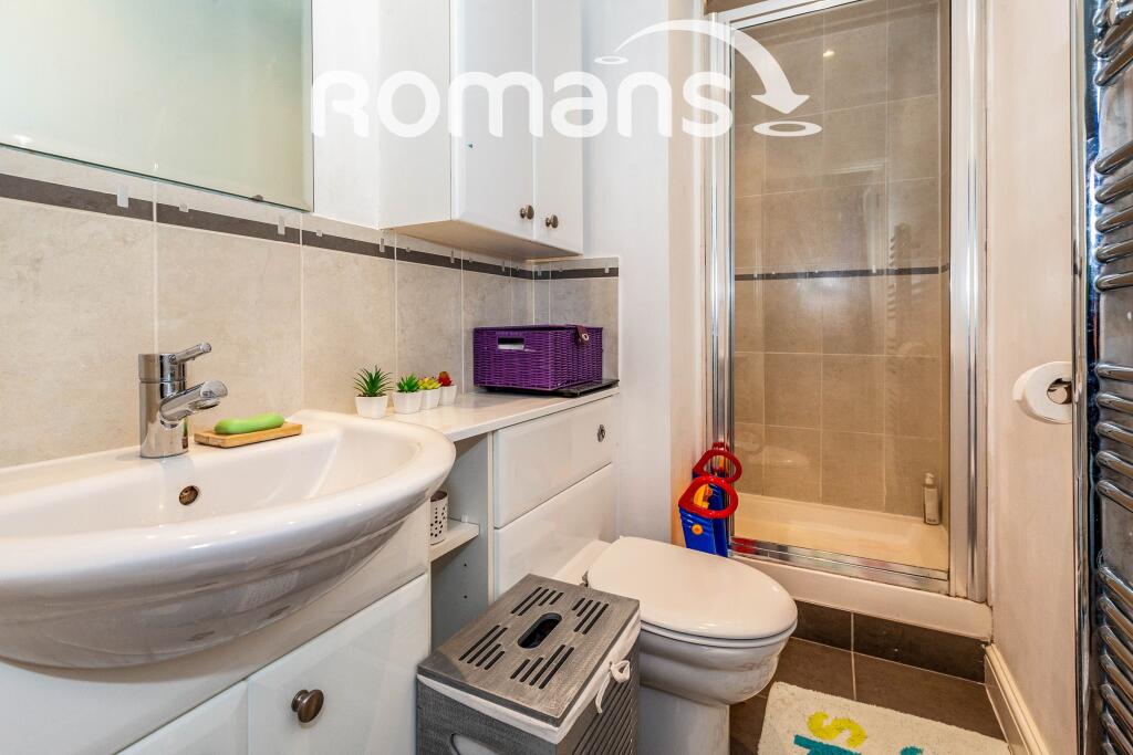 Apartment in Slough - More
