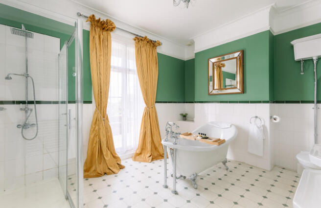 Albert Cottage Hotel, York Avenue, East Cowes, Isle of Wight PO32 6BD