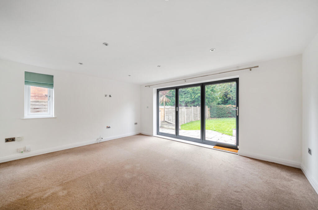 House in Leeds, Harehills Corner, Gledhow - View 3