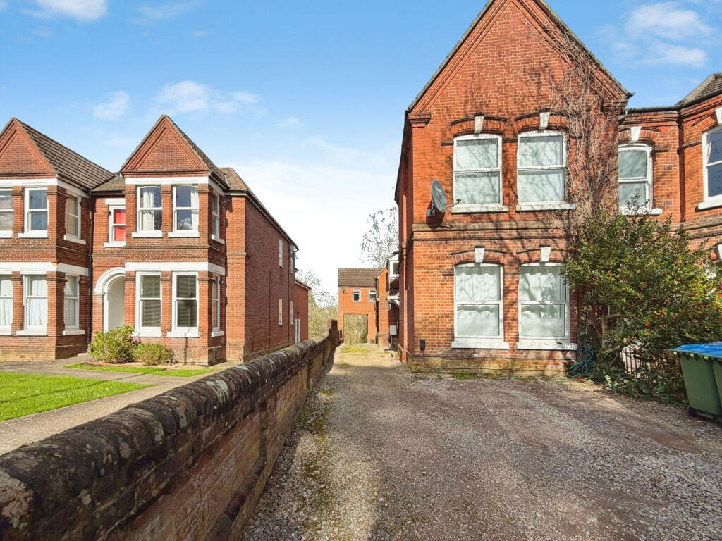 Main image of property: Highfield Lane,Southampton,SO17 1NJ