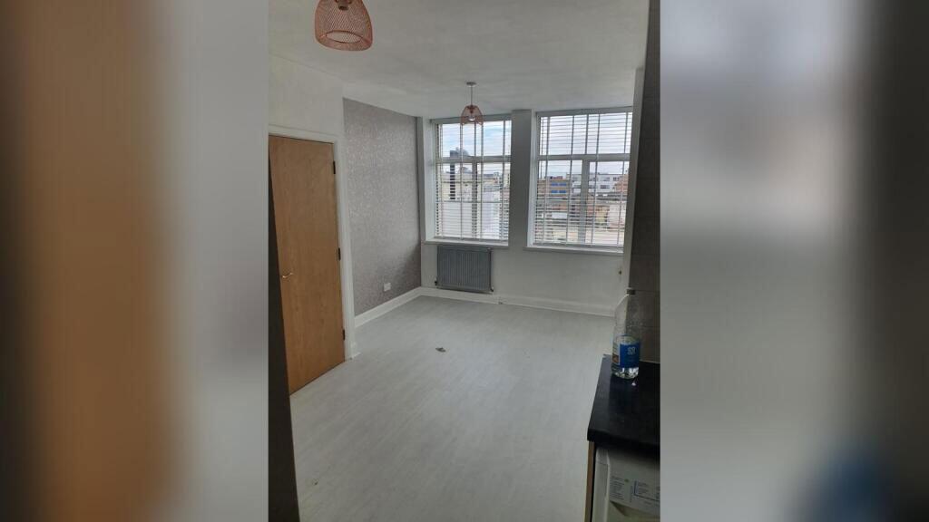 Apartment in Southampton - View 3