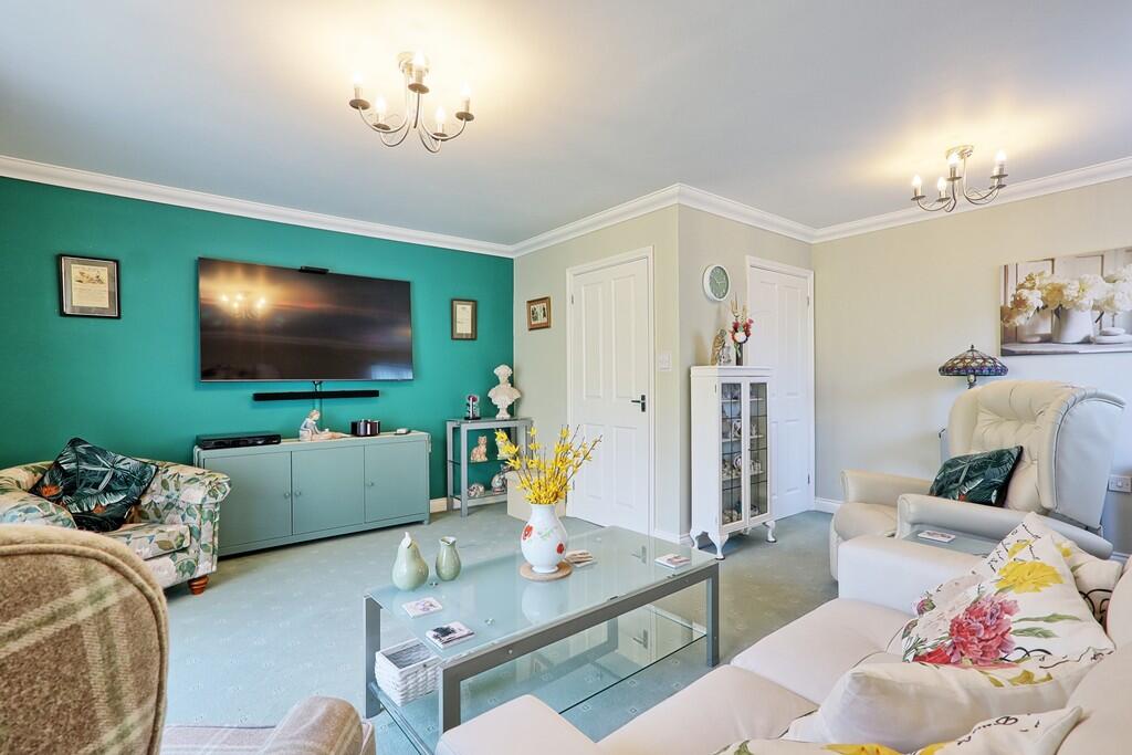 Apartment in Castle Point, Essex - View 4