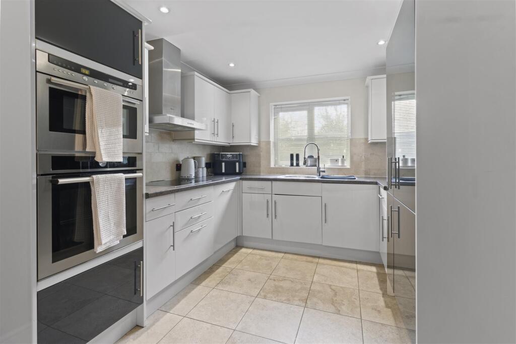 House in Wealden, Herstmonceux - View 3