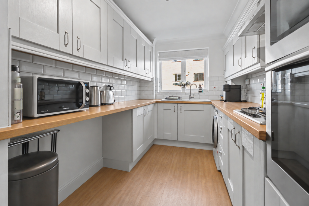 Apartment in Redhill - View 5