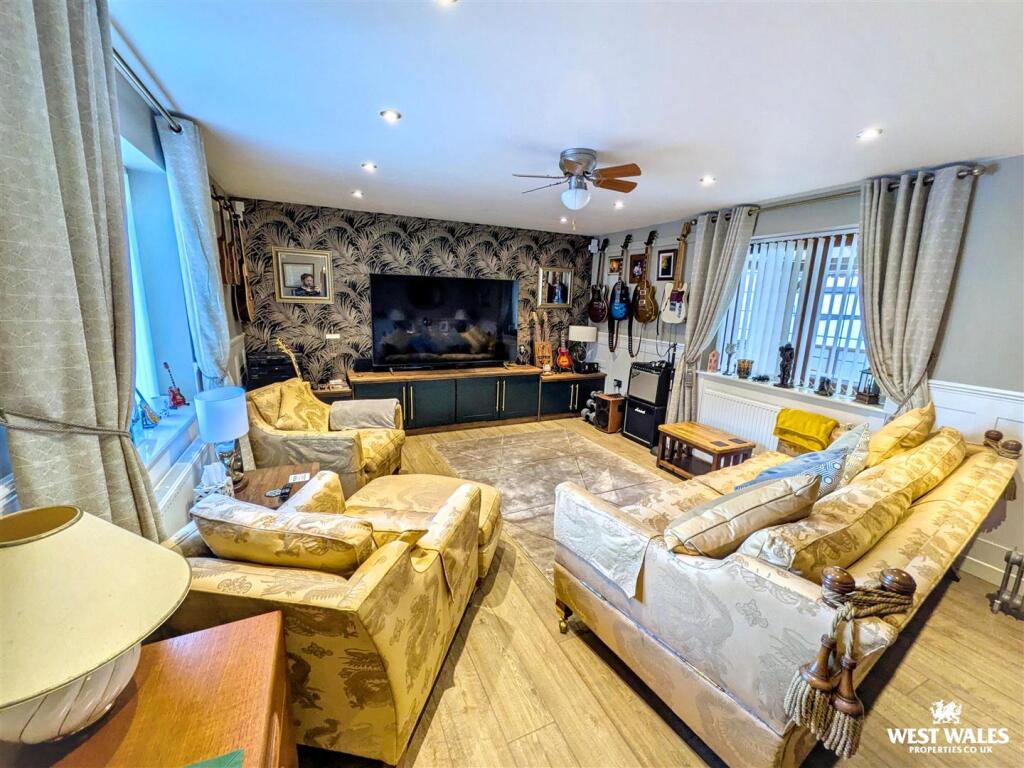 House in Swansea - View 4