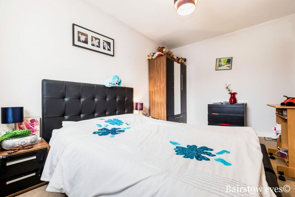 House in Romford - More