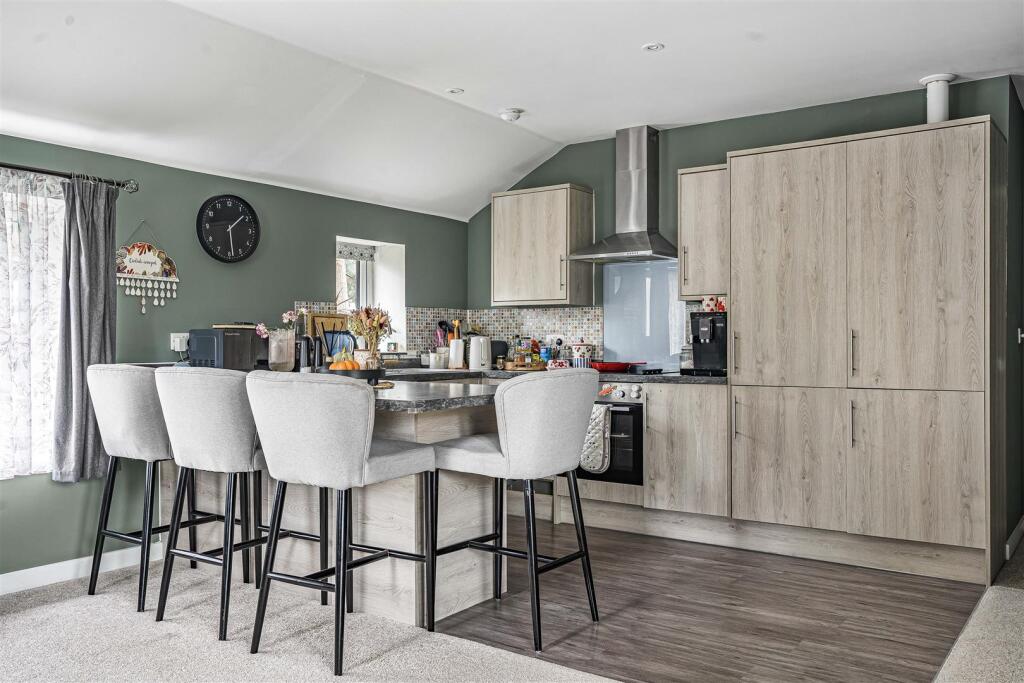 Apartment in East Hampshire, Cold Ash Hill, Bramshott and Liphook - View 2