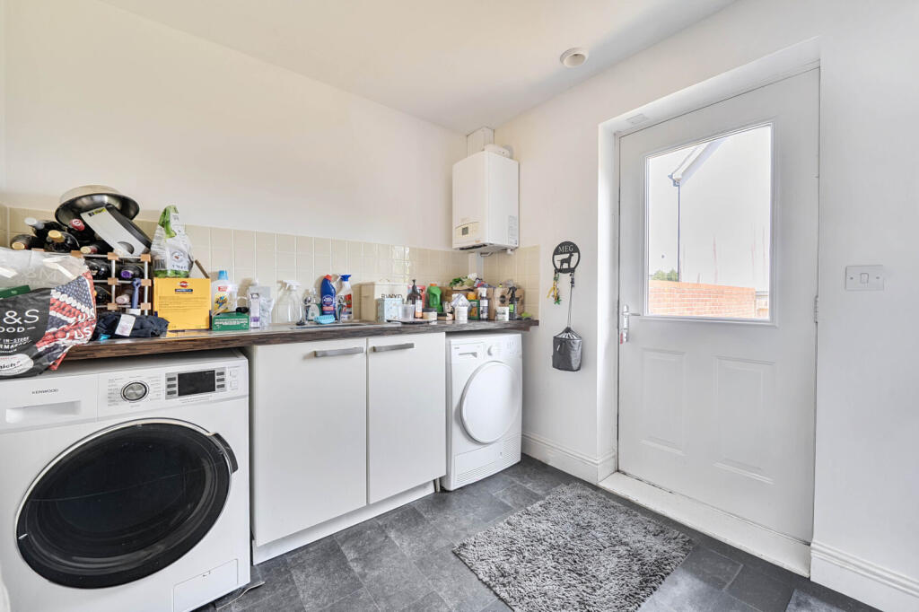 House in Basingstoke and Deane, Rooksdown - More