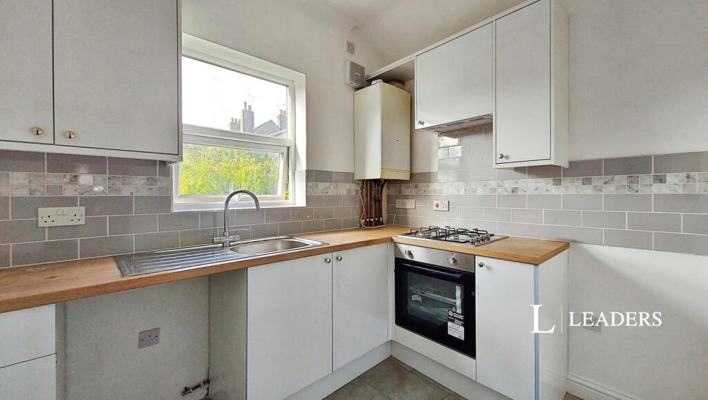 Apartment in Southend-on-Sea - View 3
