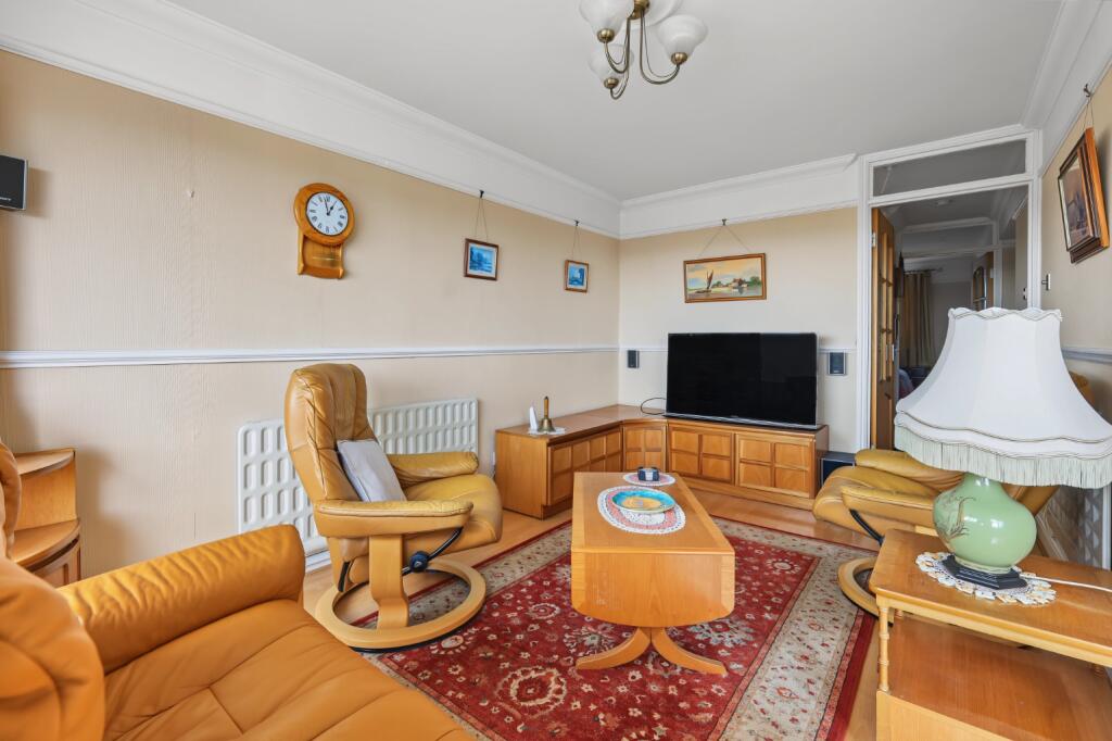 Apartment in Basildon, Essex - More