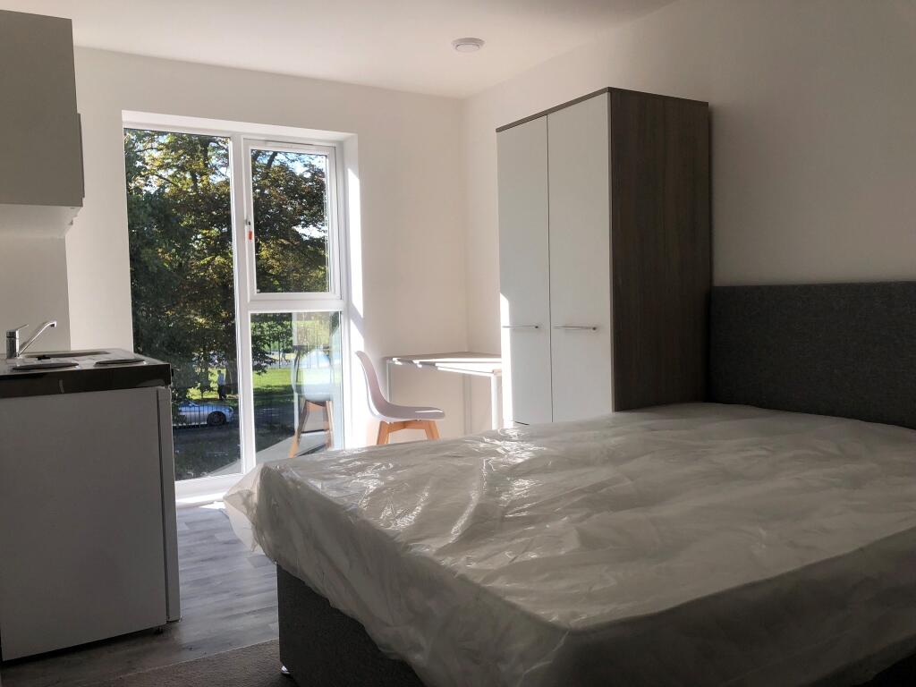 Apartment in Southampton - View 4