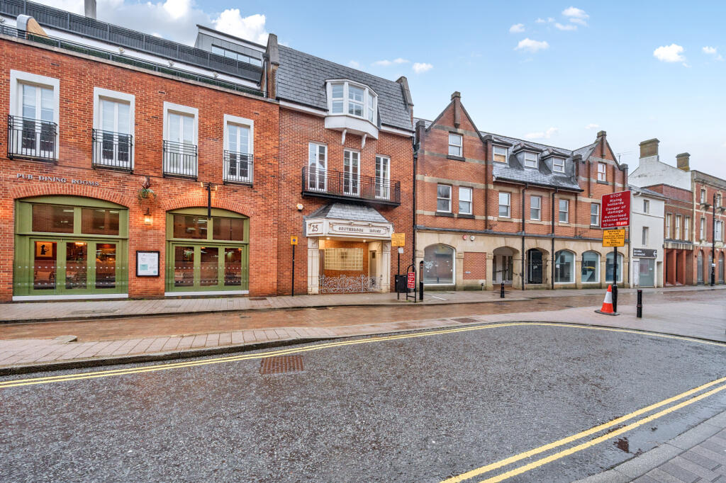 Main image of property: 25 Bartholomew Street, Newbury, RG14