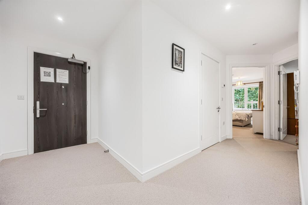 Beechwood Grove, Albert Road, Caversham Heights - More