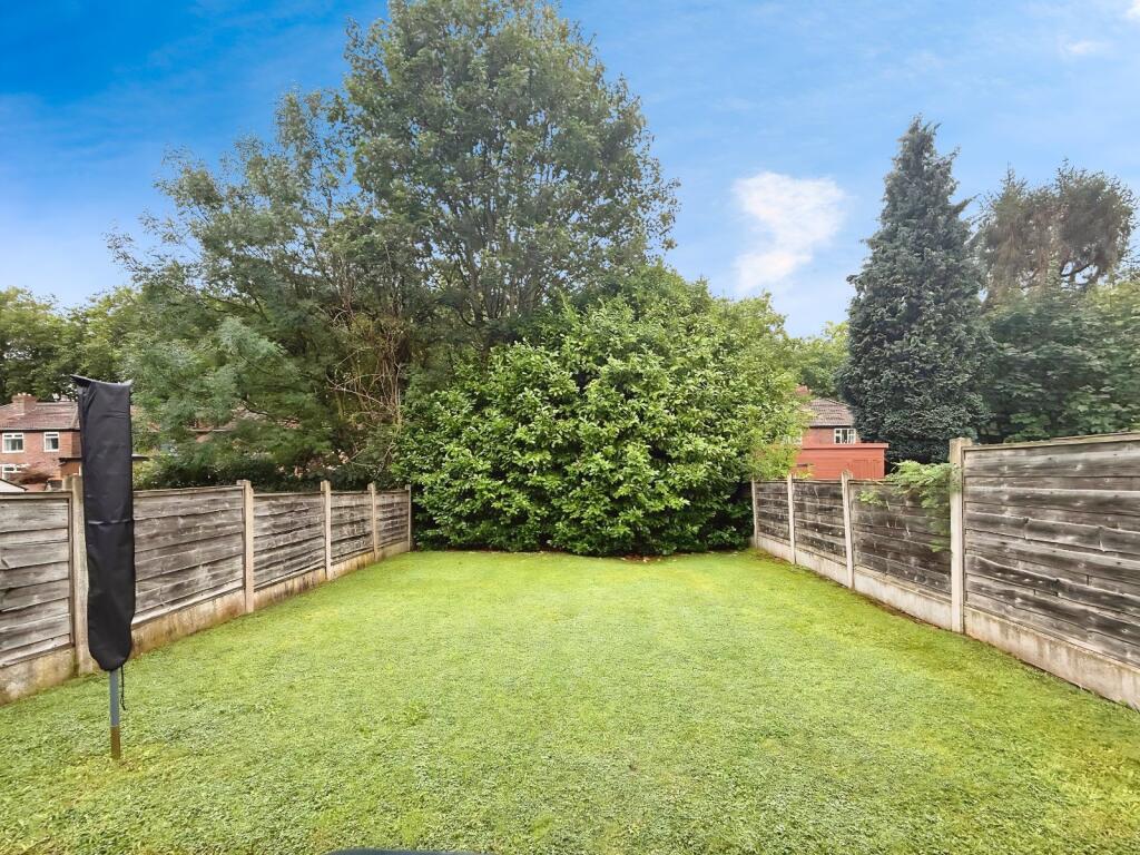 6 bedroom semi-detached house for rent