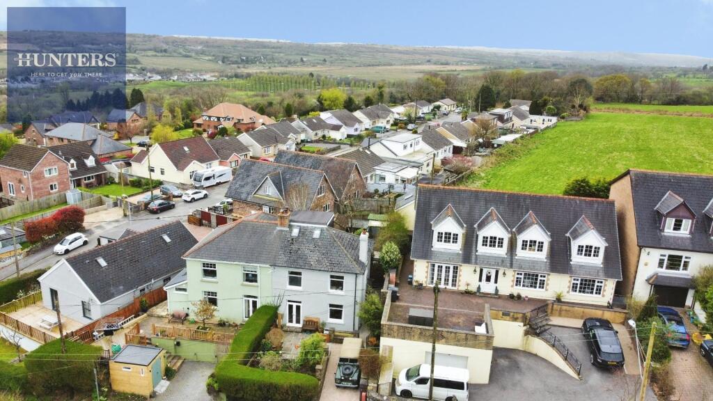 Main image of property: Ffordd Raglan, Heol-y-Cyw