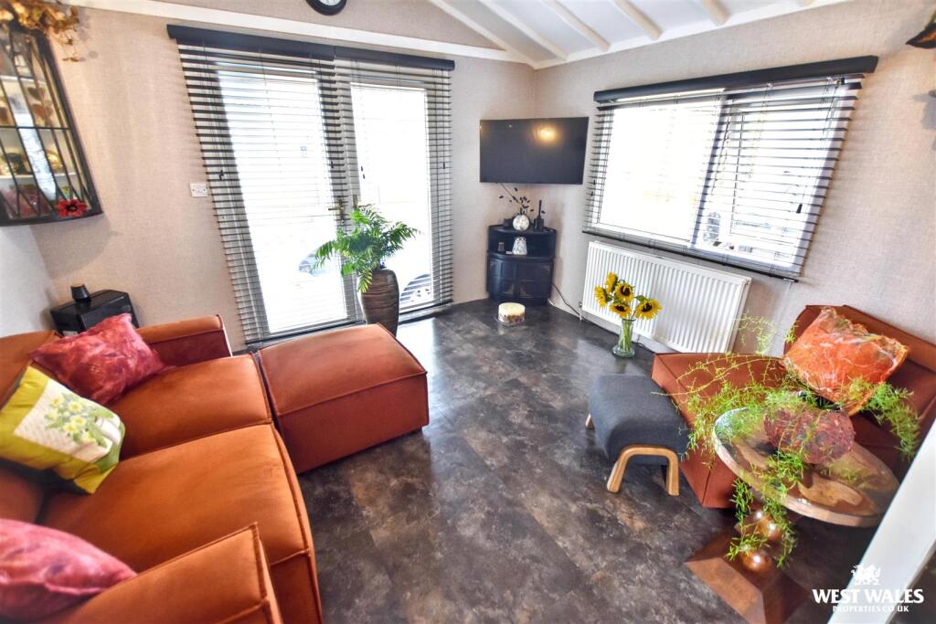 House in Pembroke Dock, Pembrokeshire - More