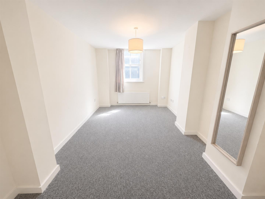 Apartment in Hove, Brunswick - View 3