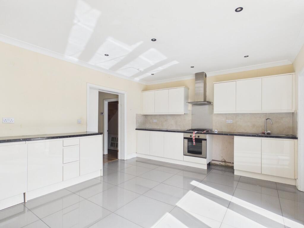 400, Staines Road West, Ashford, Middlesex, TW15 photo 4