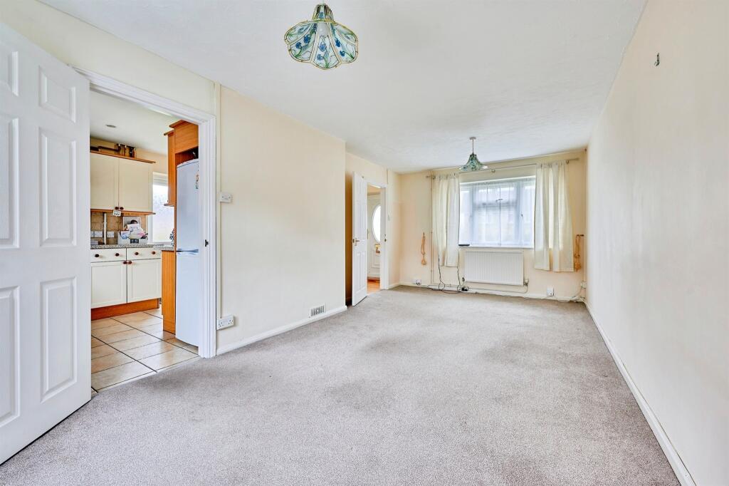 Birdbush Avenue, Saffron Walden photo 2