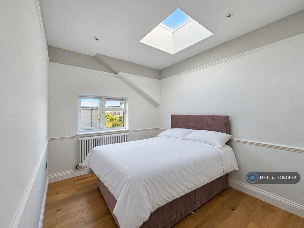Apartment in Twickenham - More