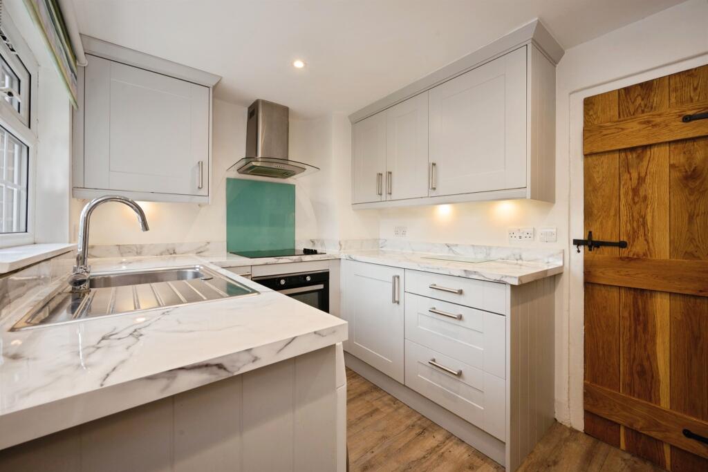 House in Luton, Cheddington - More