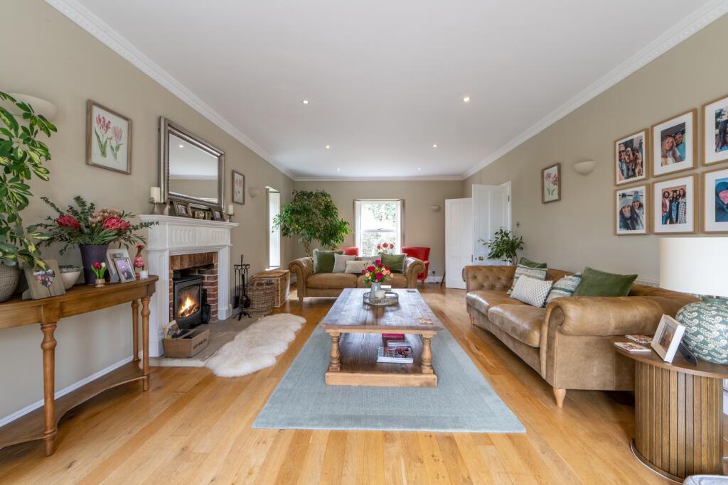 House in Salisbury, Silton - More