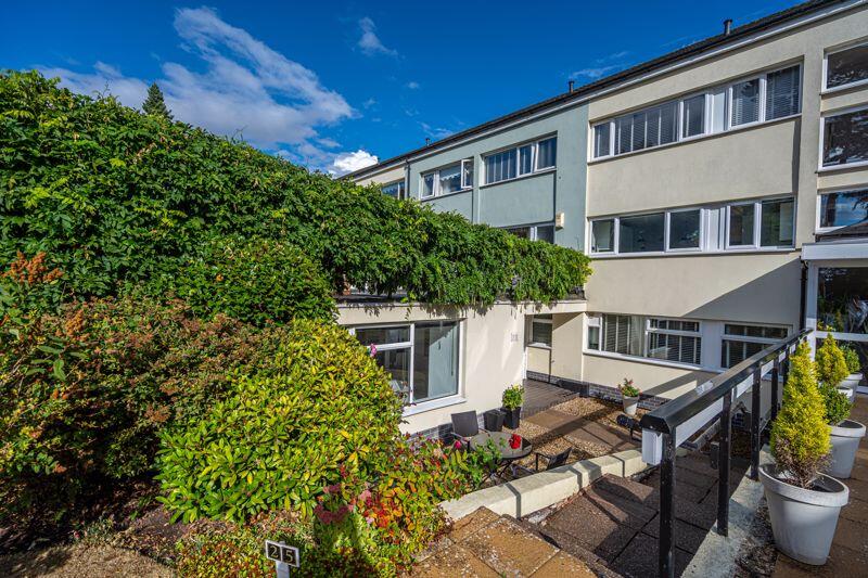 1-bed flat on Wightwick Court, Wighwick, Wolverhampton, £139,950