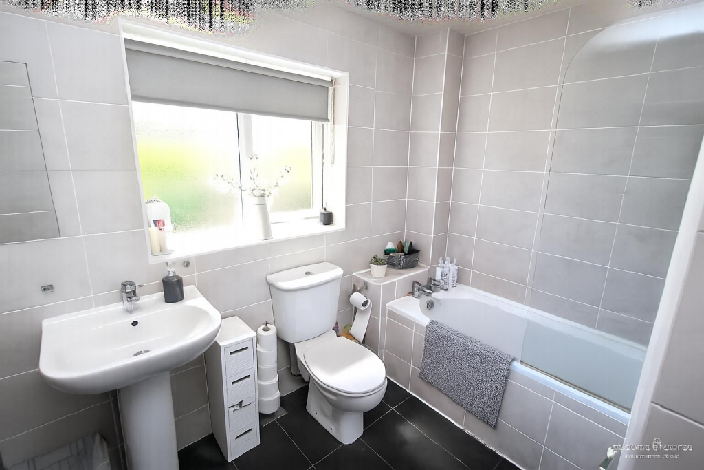 House in Purley on Thames, West Berkshire - More
