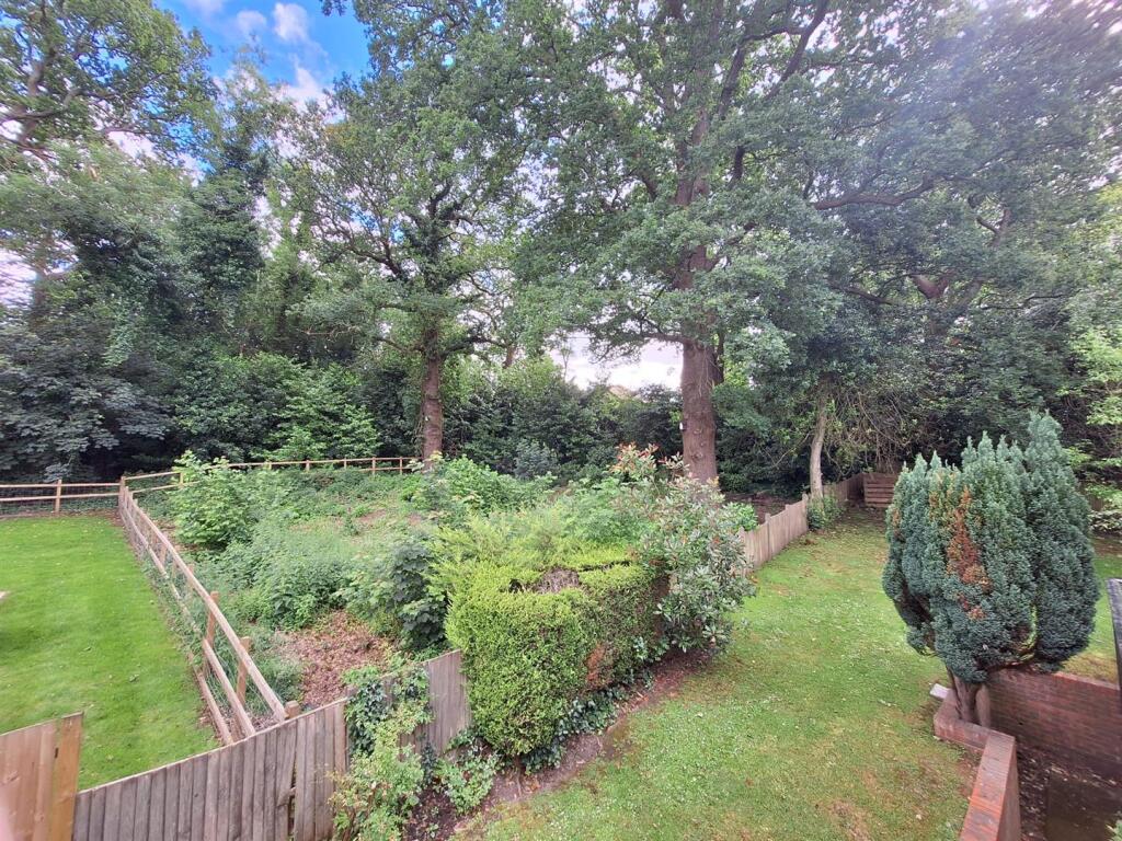 Apartment in Reigate and Banstead, Surrey - View 3