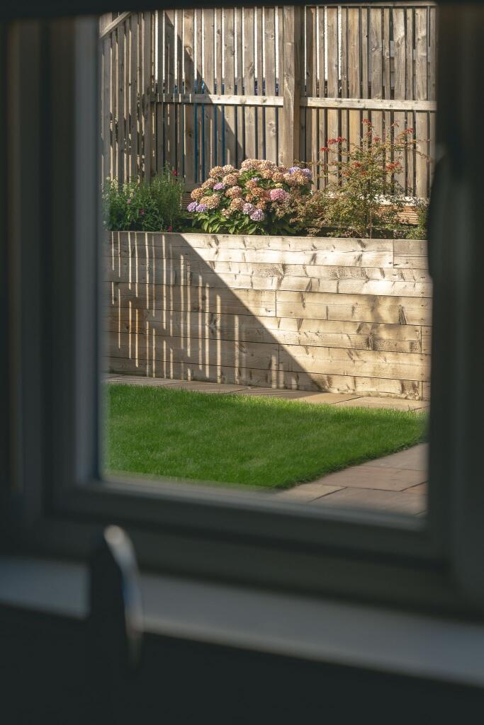 House in Edinburgh - More