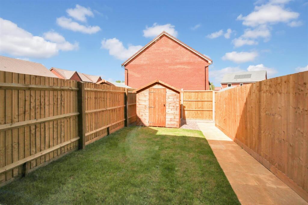 House in Northampton, Wellingborough - View 5